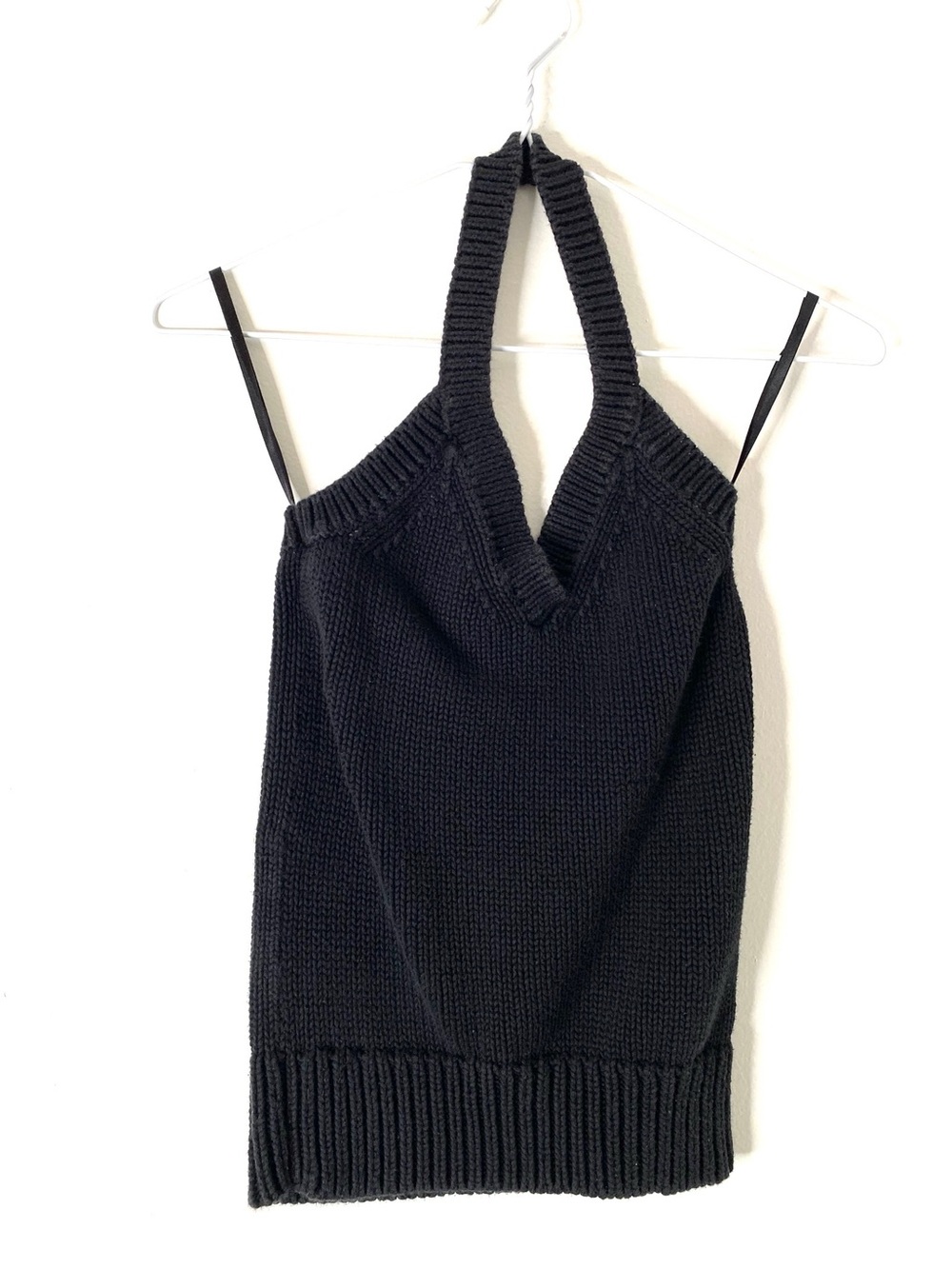 Old Navy Black Knit Halter Tank Top Ribbed Trim V-Neck Sleeveless Top
